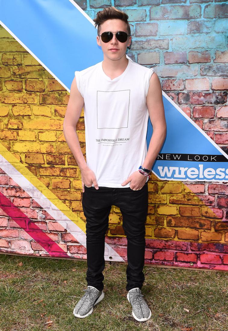 Уже взрослые! Братья Бекхэмы вышли в свет без родителей