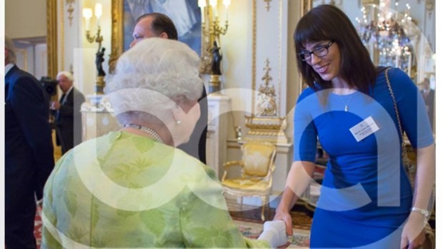 O moldoveancă a fost invitată de Regina Marii Britanii la Palatul regal (Foto)