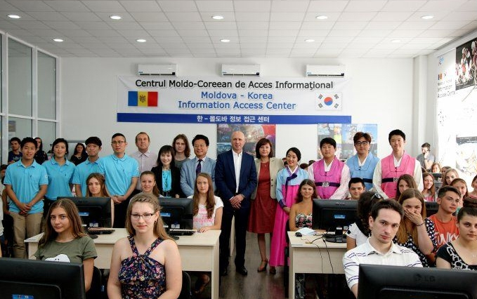 Peste o sută de tineri moldoveni vor beneficia de instruire gratuită în domeniul IT