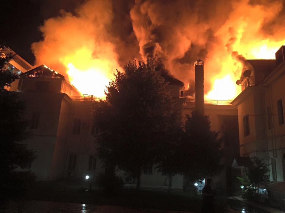 В центре Кишинева сгорела мансарда офисного здания