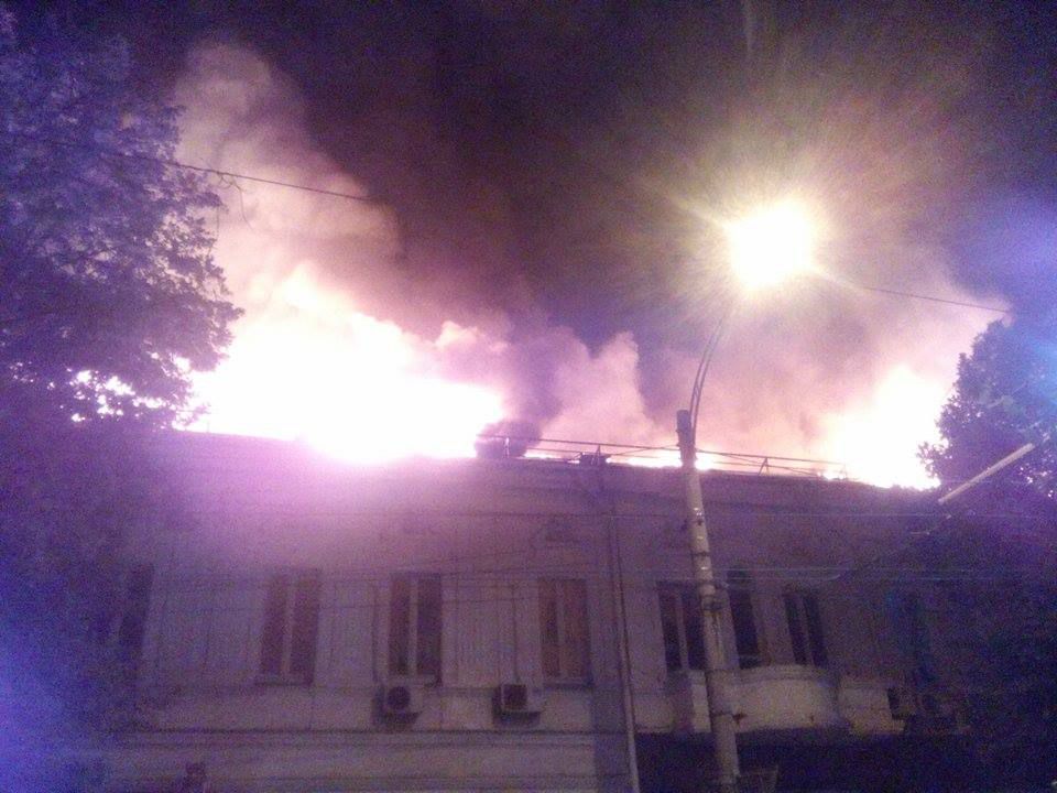 Incendiu de proporţii în centrul capitalei