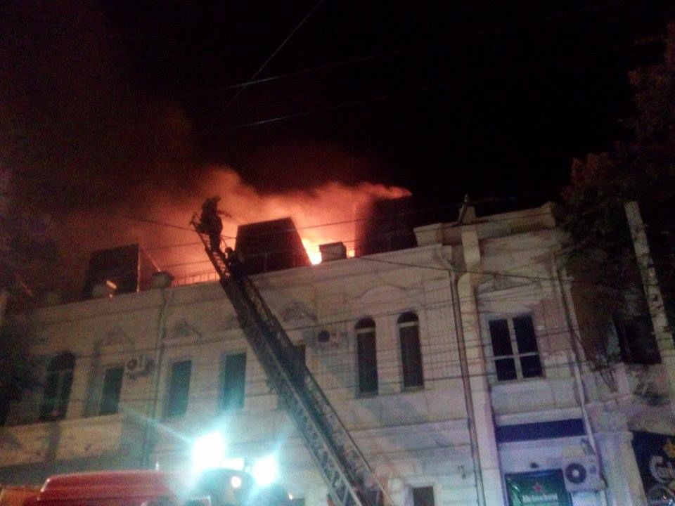В центре Кишинева сгорела мансарда офисного здания