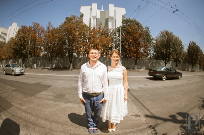 Proiect fotografic inedit! Doi miri s-au fotografiat la toate punctele de atractie din Chisinau