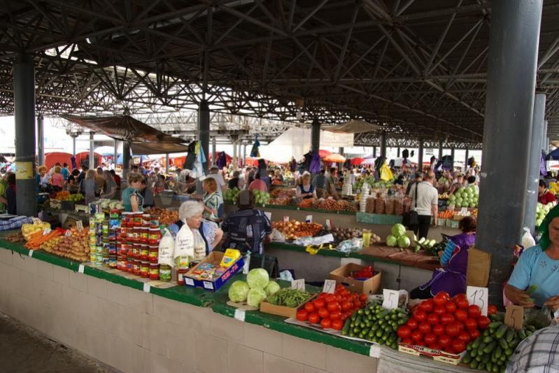 Produse periculoase în pieţele din ţară. Cum sunt multe dintre fructele şi legumele pe care le cumpărăm