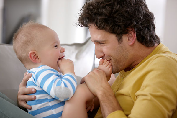 Папа и малыш: когда начинать общаться?