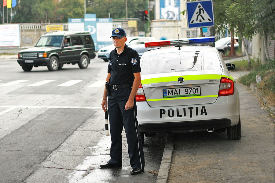 Как общаться с сотрудниками дорожной полиции Молдовы