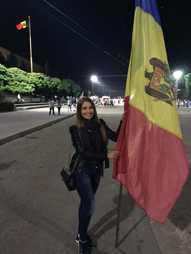 Miss Ulim, cu o geanta de mii de euro, printre cei mai activi protestatari