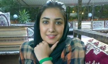 Иранская художница предстанет перед судом за рукопожатие с мужчиной