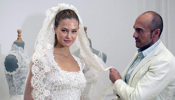 В Израиле супермодель требовала закрыть небо над ее свадьбой