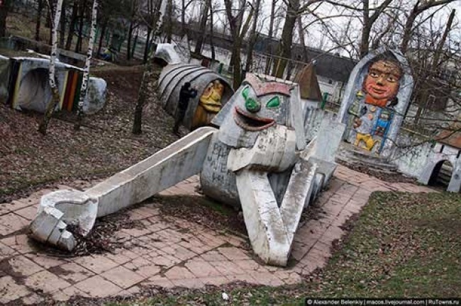 Фото детских площадок, на которые надо смотреть под саундтрек Silent Hill