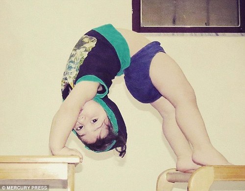 Двухлетний гимнаст поразил мир своими трюками