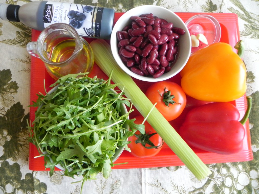 Salată cu fasole roșie de la Maria Andriuță