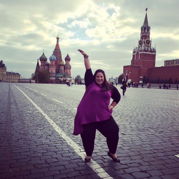 170-килограммовая танцовщица сняла клип в Москве