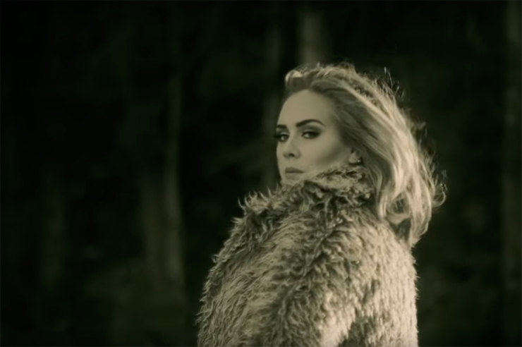 Адель сломала Интернет: клип Hello побил рекорды и стал героем мемов