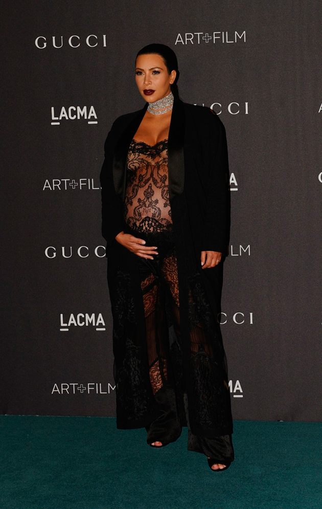 Ким Кардашьян надела «голое» платье на восьмом месяце беременности