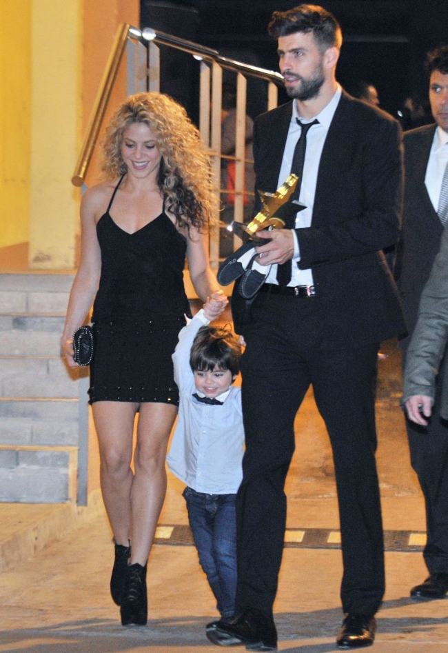 Shakira si Gerard Pique, in ipostaze adorabile alaturi de micutul Milan