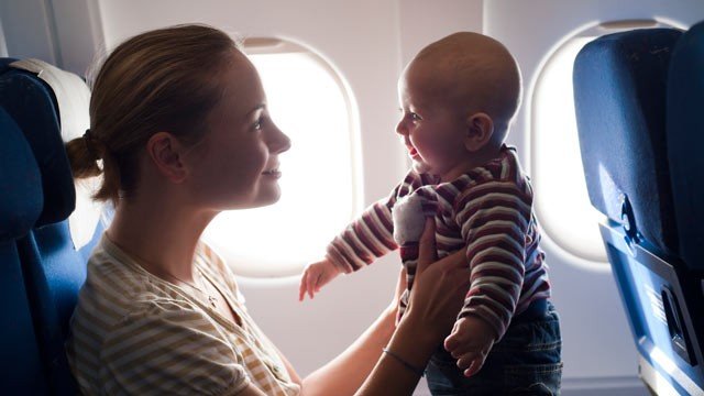 Авиаперелет с младенцем: в аэропорту и на борту