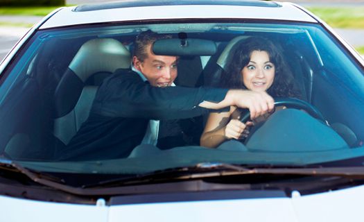 Исследование: лишь треть женщин считает своих мужчин лучшими водителями