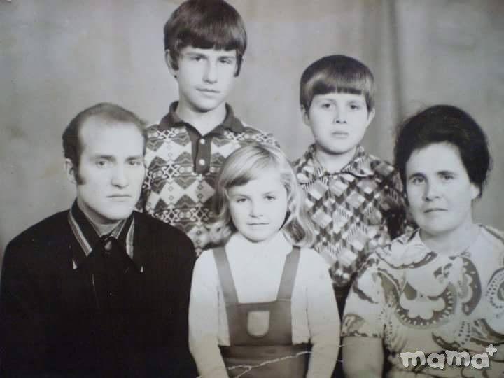 Family Portrait: Лилия Шоломей, Николь, Ленечка и все-все-все