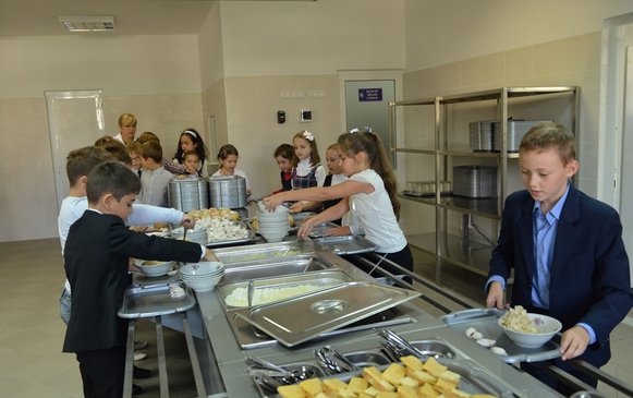 Питание по системе «шведский стол» обеспечивается в 58 школах столицы