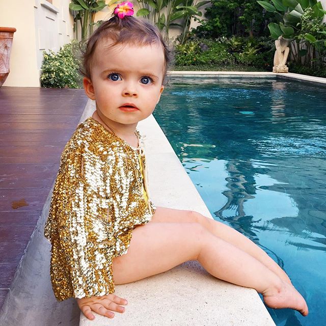 O fetiță de doar 22 de luni semnează o linie vestimentară care îi poartă numele