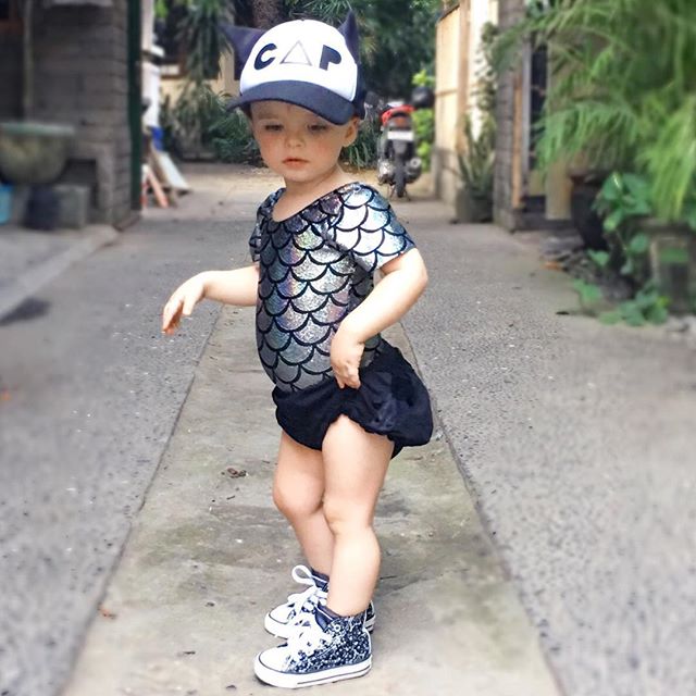 O fetiță de doar 22 de luni semnează o linie vestimentară care îi poartă numele