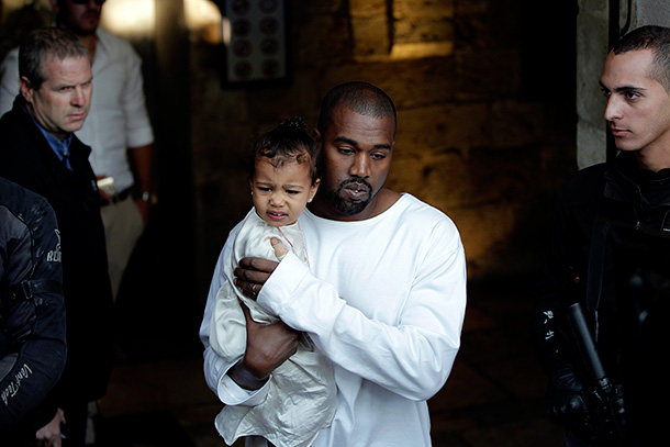 Ким Кардашьян выбрала крестную для новорожденного сына