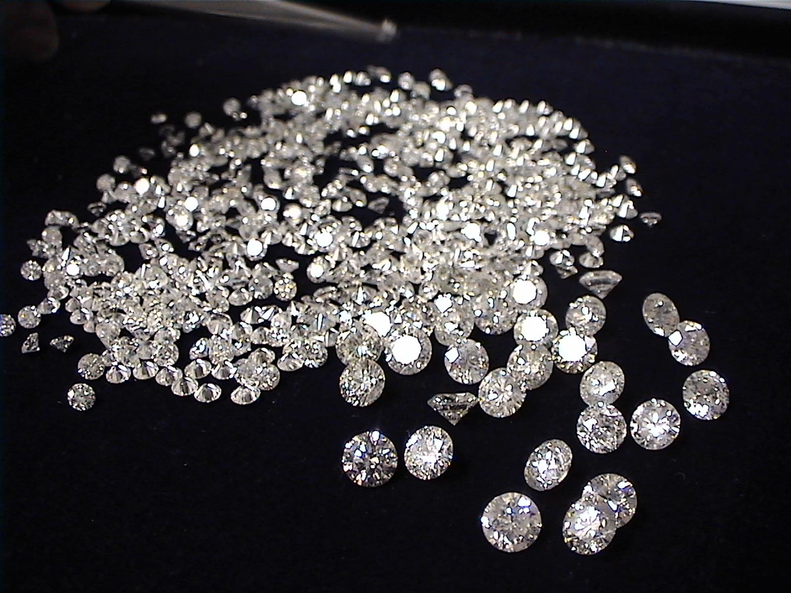 В Нью-Йорке грузчики выбросили бриллианты на $5 млн