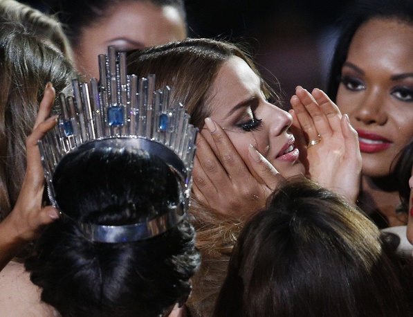 На конкурсе "Мисс Вселенная" ведущий ошибся, оглашая имя победительницы