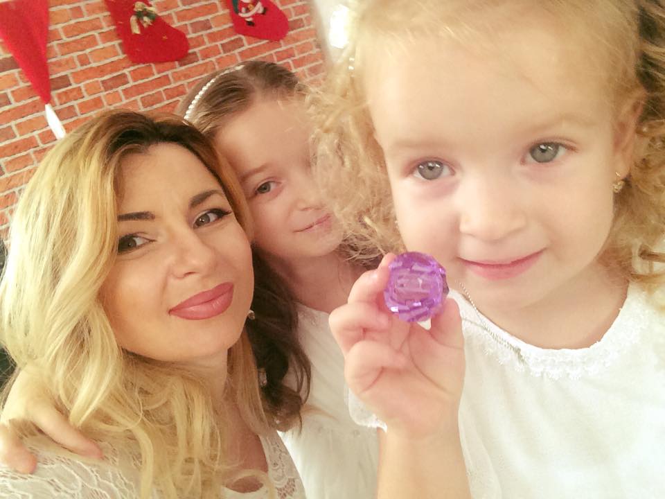 Sianna, soția lui Radu Sîrbu, a lansat un cântec de leagăn alături de fetițele ei