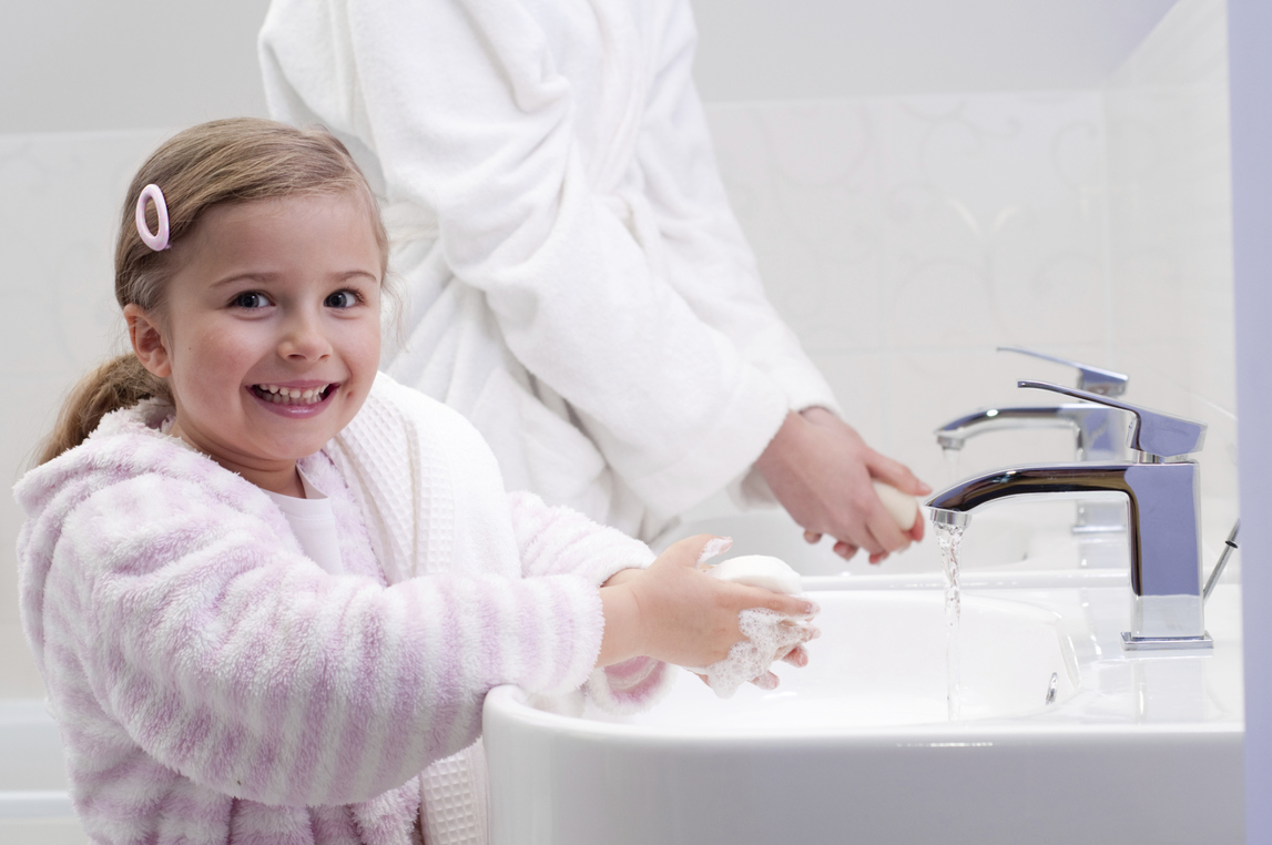 Cum să ne obişnuim copiii să se spele pe mâini