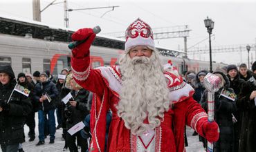 На вокзалах Кишинева и Бельц людей поджидают Деды Морозы