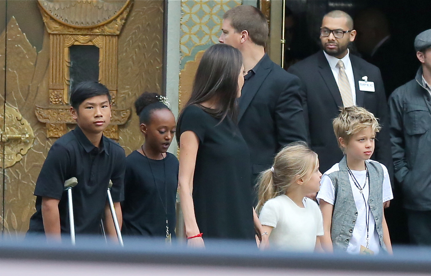 Дети Джоли и Питта выходят из тени родителей