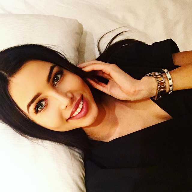 Тимати подарил Решетовой кольцо из платины с редким желтым бриллиантом