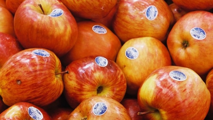 Pericolul din fructe și legume, dezvăluit de etichetă