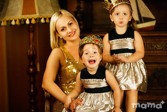 Family Portrait: Anna Danilcenco și prințesele ei