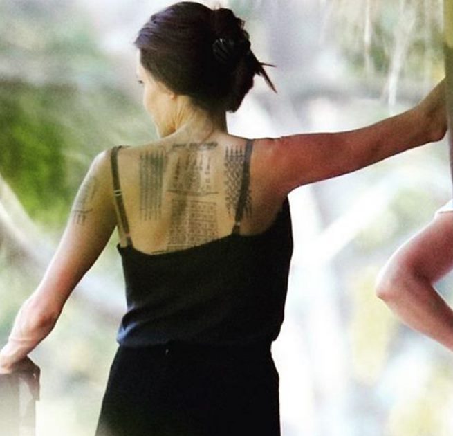 Angelina Jolie s-a pricopsit cu 3 tatuaje noi. Cum arată noile desene de pe corpul vedetei