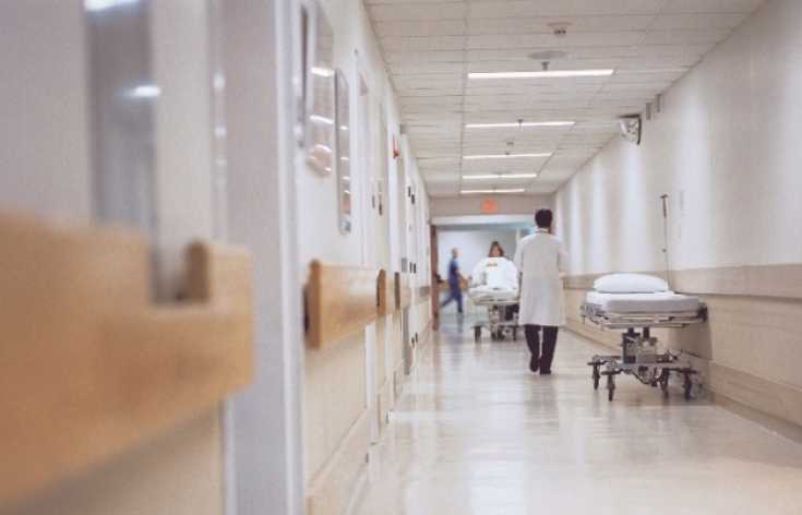 Палаты столичных больниц переполнены, койки могут поставить в коридорах