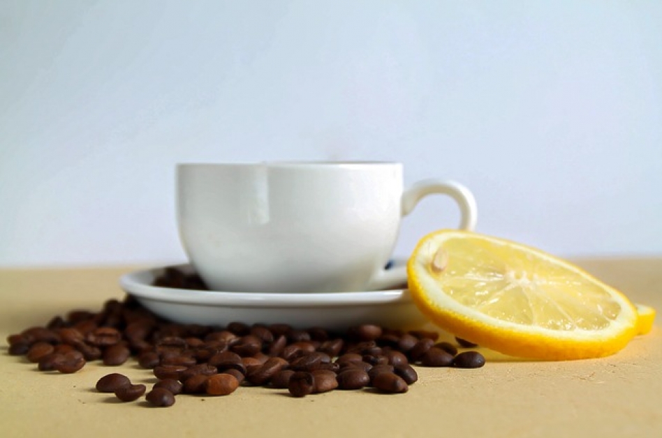 Cafeaua cu lămâie: beneficii şi contraindicaţii