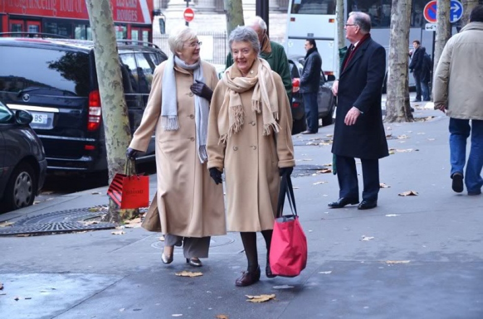 Простые французы. Бабушки во Франции. Модные европейские пенсионеры. Пенсионеры во Франции. Пожилые люди в Европе.