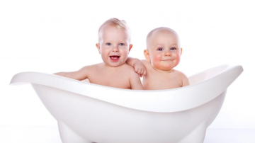 Cum ingrijim pielea şi părul bebeluşului