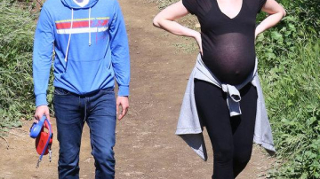 Выходные беременной Энн Хэтэуэй: горная прогулка с супругом и поход по магазинам