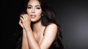 Ким Кардашьян удалила два зуба ради выразительных скул