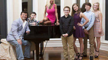 Мать пятерых детей потратила $500 тысяч ради сходства с Барби