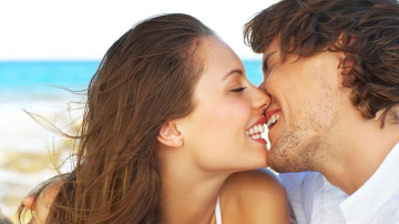 Ученые рассказали, почему во время поцелуев люди закрывают глаза