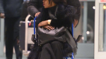 Наоми Кэмпбелл опять появилась на публике в инвалидной коляске