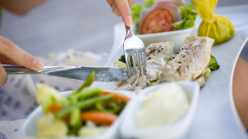 Ученые: Белковая диета помогает улучшить сон