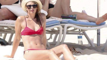 Мария Шарапова показала стройную фигуру на пляже Лос-Кабос