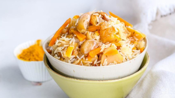 Pilaf de post cu legume și fructe uscate