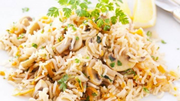 Pilaf de post cu carry și ciuperci